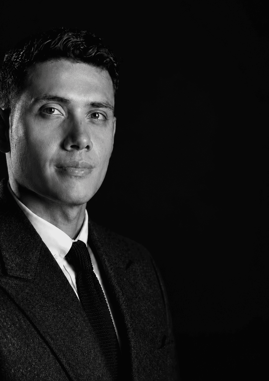 Retrato editorial de Carlos Medina — escritor, empresario y conferencista